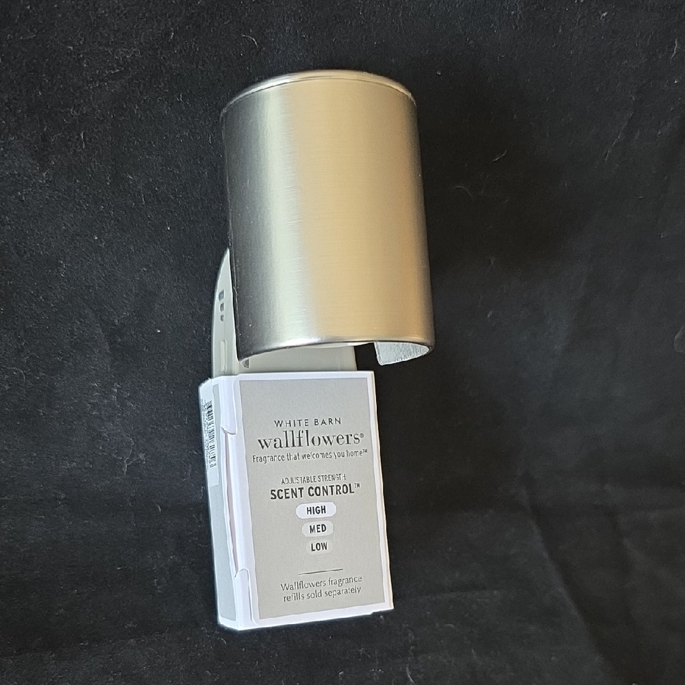 White Barn Scent Control Plug in Silver and White